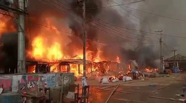 বান্দরবানের বলিপাড়া বাজারে আগুন, ৪৭ দোকান পুড়ে ছাই